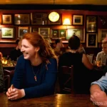 아일랜드의 민족성과 정체성 - **Prompt:** A vibrant and cozy traditional Irish pub during an evening music session. The interior i...